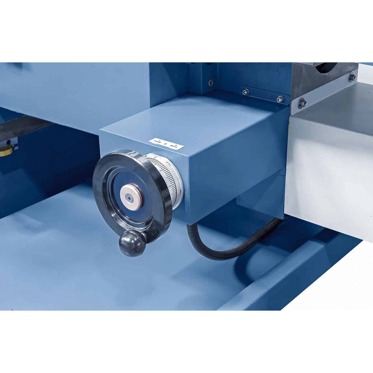 Bernardo Fresatrice a banco BFM 2100 Servo con display 3 assi