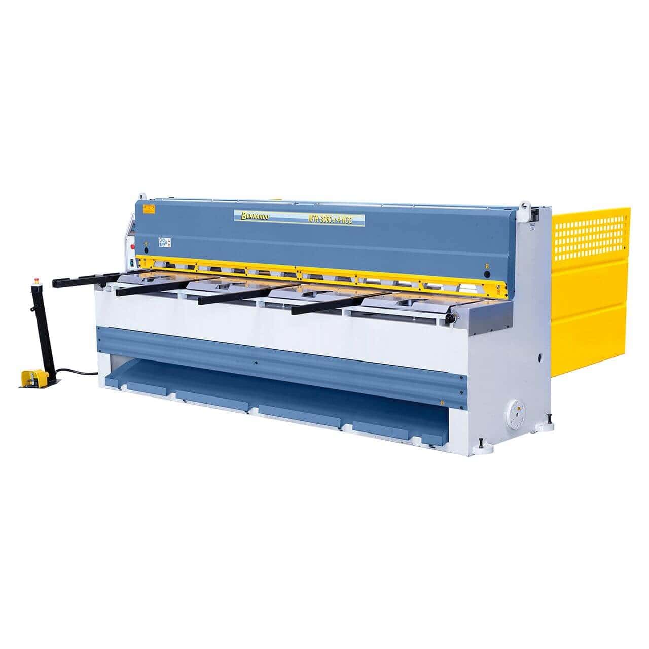 Cesoia a ghigliottina Bernardo MTR 3060 x 4 mm NCC con controllo Fuji touch screen, supporto pneumatico lamiera e backgauge NC motorizzato