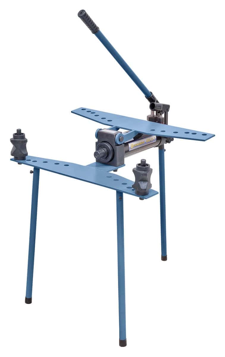 Bernardo Curvatubi idraulica HRB 20 S con telaio pieghevole, treppiede e set di 6 stampi per tubi da 1/2” a 2”.