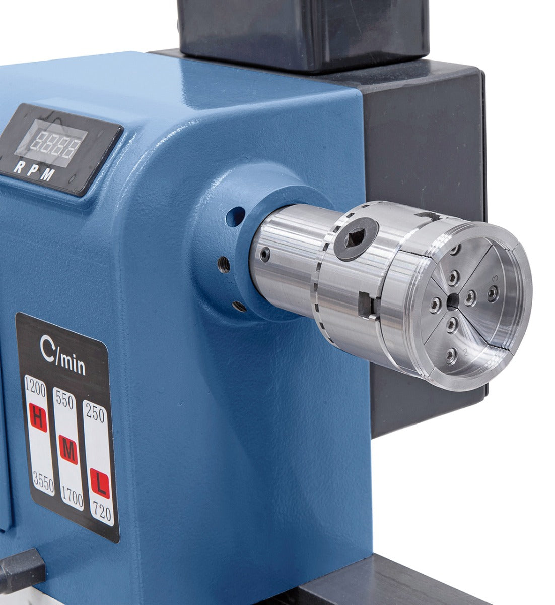 Pinza di serraggio Bernardo M70 con superficie zigrinata interna ed esterna, ideale per il bloccaggio sicuro di pezzi su tornio.