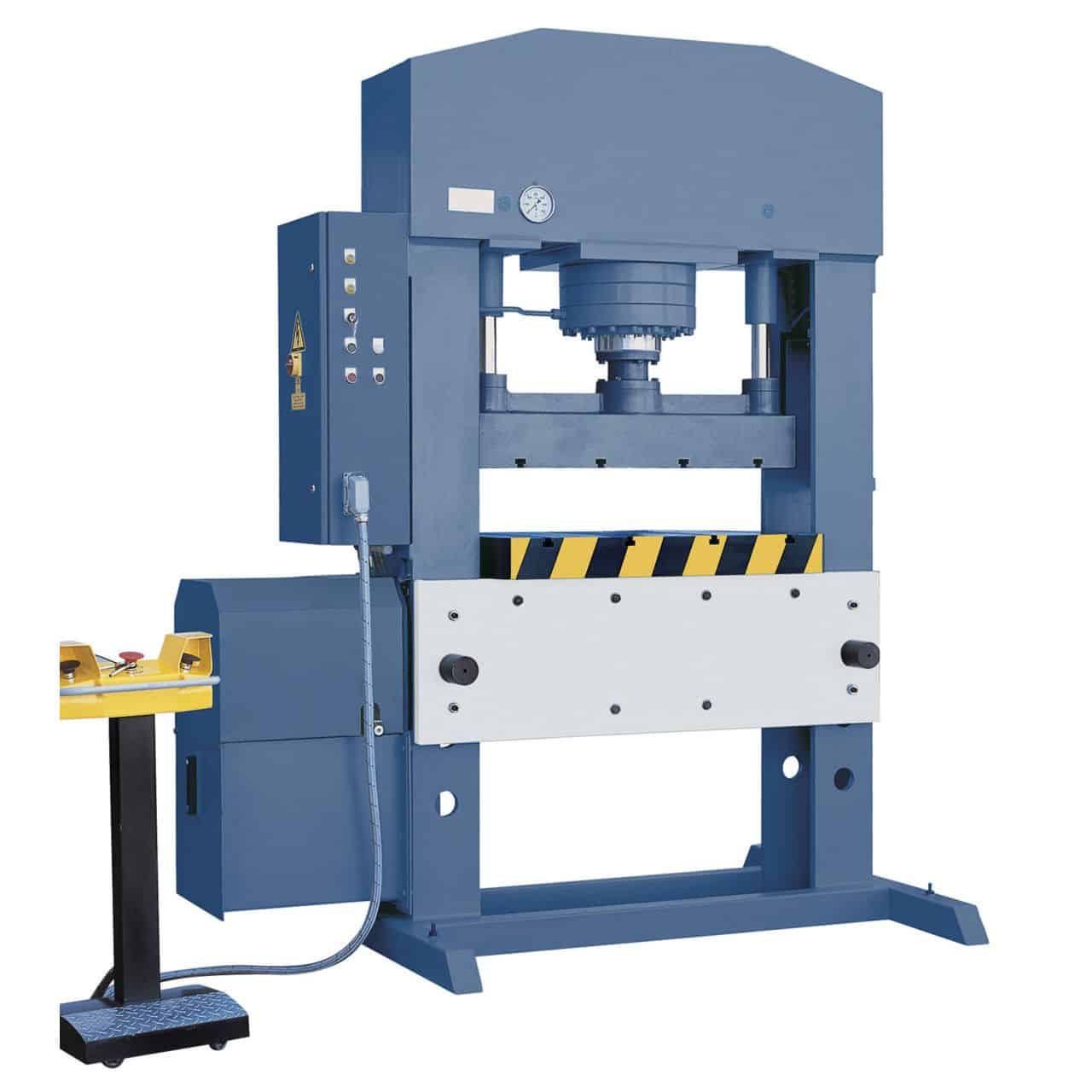 Bernardo Pressa idraulica universale AT 1520-150 da 150 tonnellate con tavola 600 x 1520 mm, corsa pistone 300 mm e motore da 11 kW.