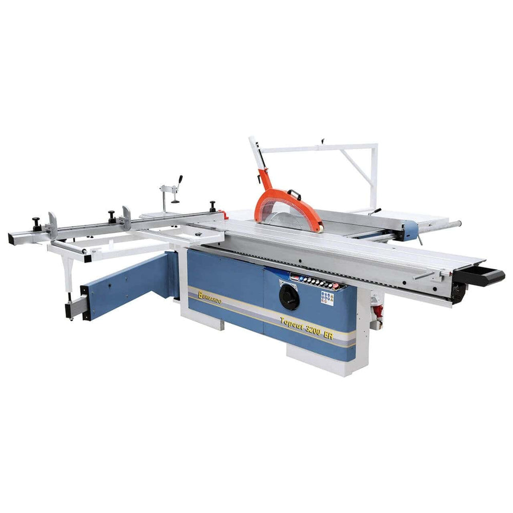 Vista della Topcut 3200 ER con carro in alluminio, lama da 400 mm, regolazione elettronica dell’altezza lama, incisore indipendente e accessori professionali per tagli di grande precisione.