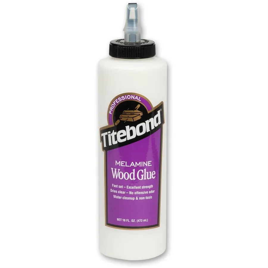 Flacone da 473 ml di Titebond Melamine Glue, colla professionale per melamina, HPL e superfici viniliche. Presa rapida, lungo tempo aperto, asciuga trasparente.